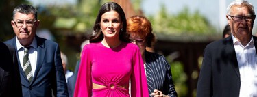 Doña Letizia impresses with her most sensual look: a fuchsia 'cut out' dress with which she boasts of abs