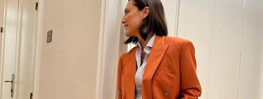 Two Tamara Falco looks in a row: the orange blazer and the Zara shirt that we now need in our closet 
