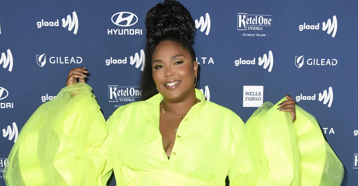 Who is Lizzo Dating? Rumers of Harry Styles Dating Her, and Her Orientation