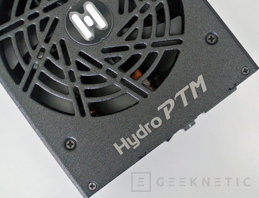 Geeknetic FSP Hydro PTM Pro 1000w Review 17