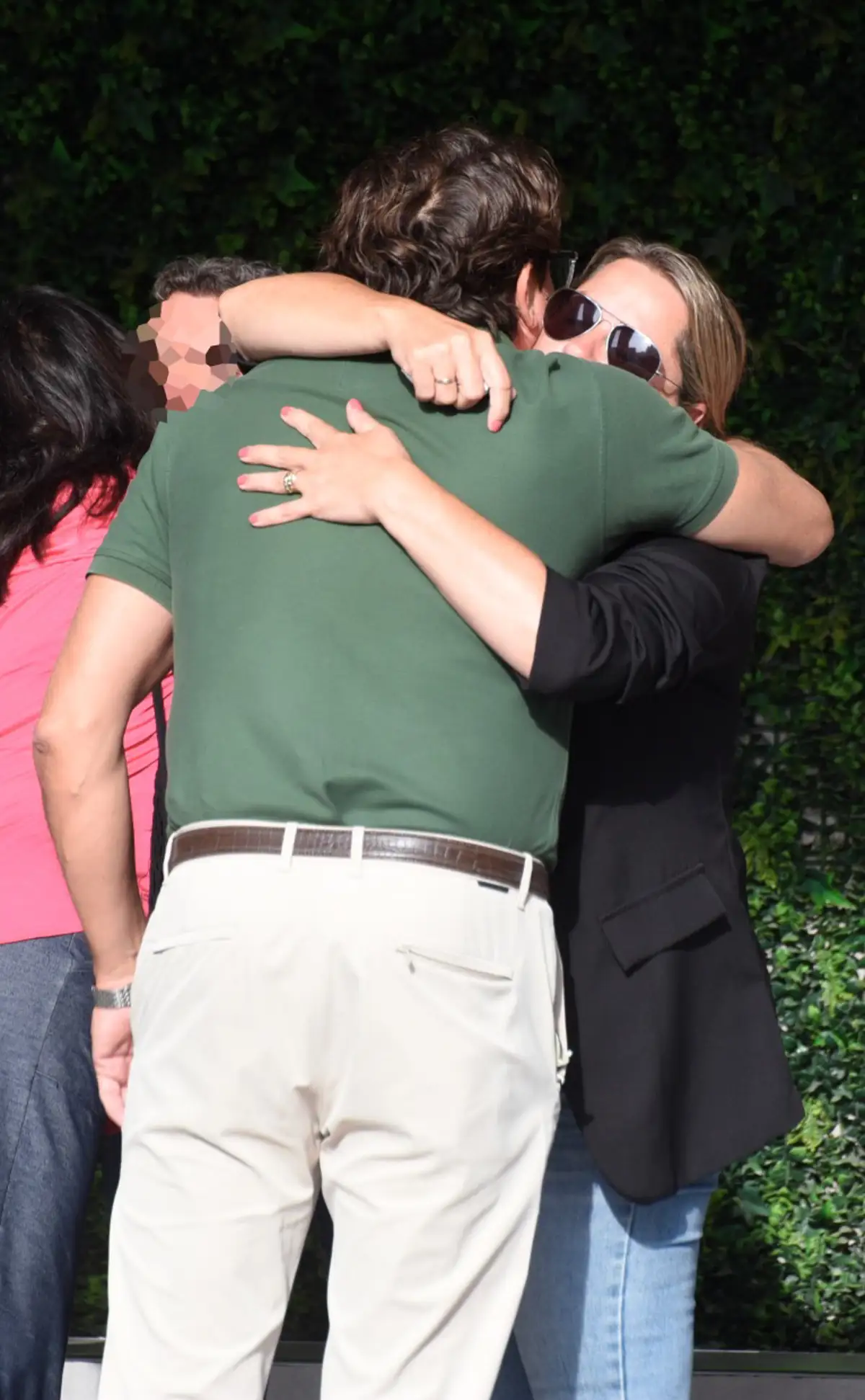 Elia, daughter of Julián Muñoz, in the funeral home