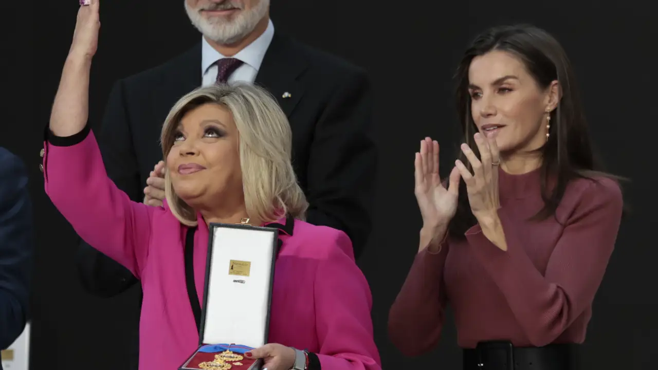 The gestures between Queen Letizia and Terelu Campos in their reunion after years of coincidences and a bad start